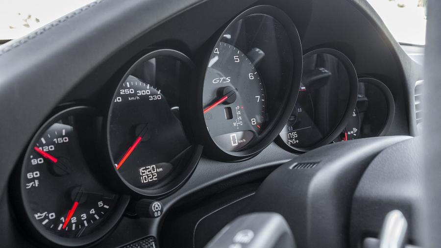 Панель приборов Porsche 911 Carrera GTS Coupe 2017 года  (WW) (фото 41 из 44)